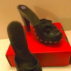 MIU MIU leather wood clogs!